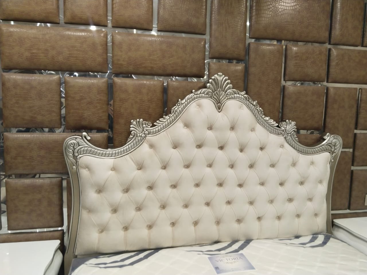 Wooden Carving Bedset – Complete King Size Bedroom Set | Handmade Carving | High Gloss Finish | RRF