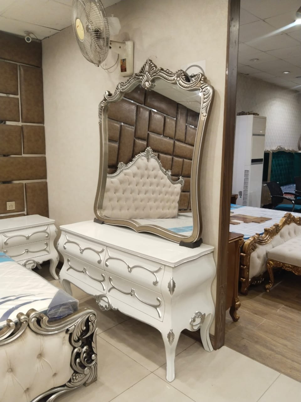 Wooden Carving Bedset – Complete King Size Bedroom Set | Handmade Carving | High Gloss Finish | RRF